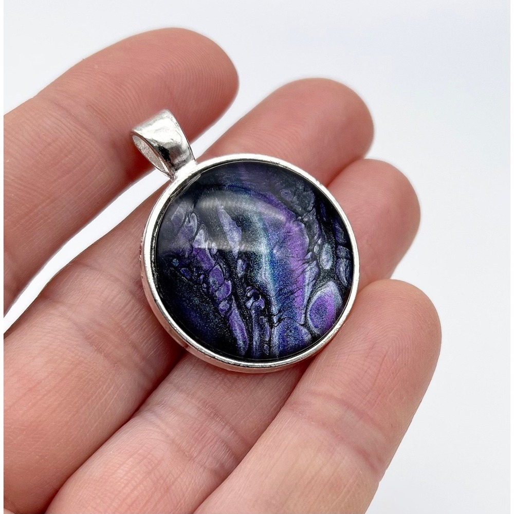 Acrylic Paint Skin Jewelry Pendant - Picture 2 of 3